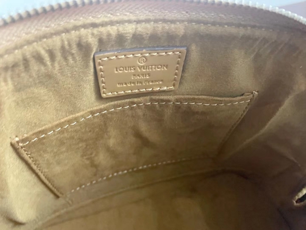 ルイヴィトンバッグ角部分ディテール